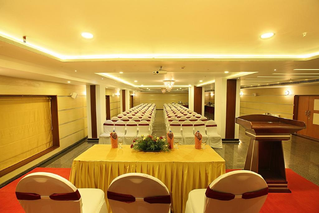 The Garuda Hotel Thrissur Eksteriør bilde