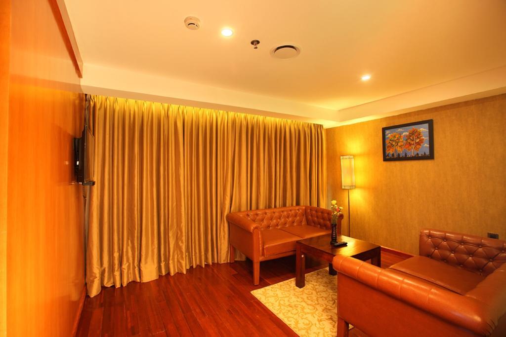 The Garuda Hotel Thrissur Eksteriør bilde