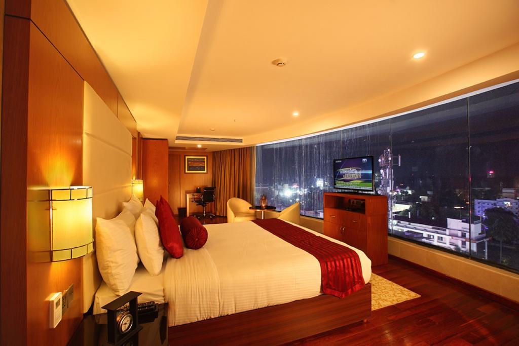 The Garuda Hotel Thrissur Eksteriør bilde