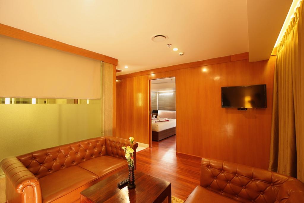 The Garuda Hotel Thrissur Eksteriør bilde